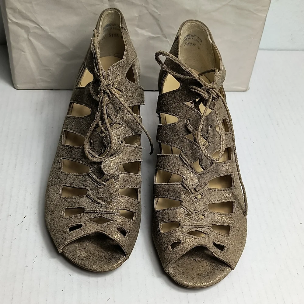 Paul Green Múnchen Size 7 Tan Ankle Booties with Cut-Out Design Low Heel Lace Up